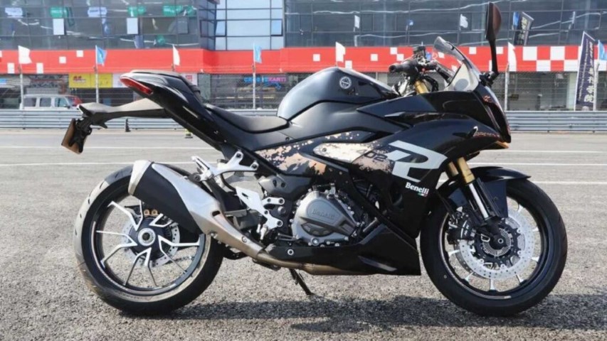 Nueva Benelli Tornado 402 R basculante monobrazo y cámara integrada a