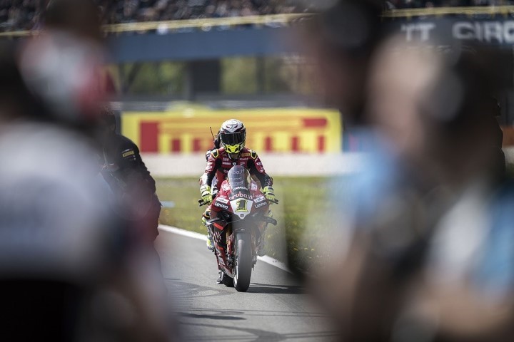 Entrenamientos Libres Fp Worldsbk Catalu A Bautista Da Un Golpe Sobre