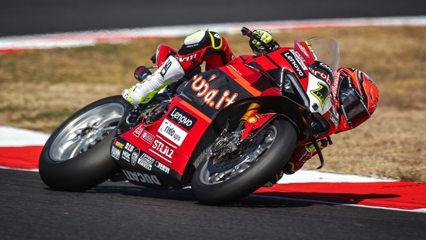 Entrenamientos Libres Worldsbk Arag N Lvaro Bautista L Der Entre Las