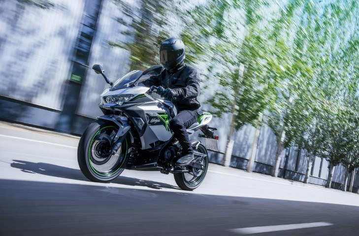 Los Nuevas Kawasaki Ninja Y Z EV Inician Una Nueva Era MOTOSAN