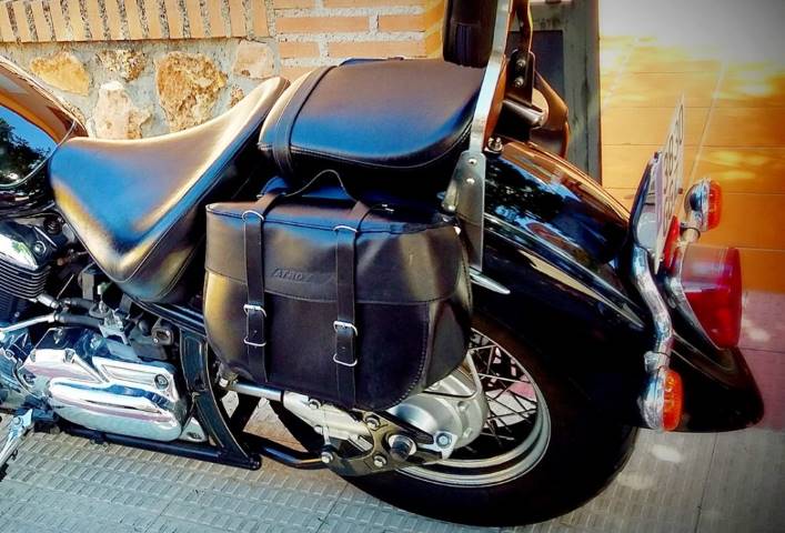 Alforjas moto de cuero para moto custom