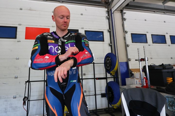 Novedades del estado de Bradley Smith tras su accidente MOTOSAN