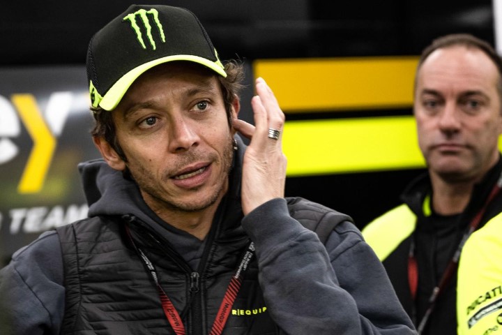 valentino-rossi-marco-simoncelli-fue-el-primer-piloto-de-la-academia